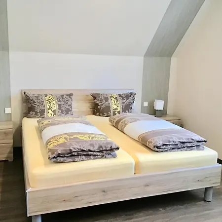 Am Schlossberg 3*