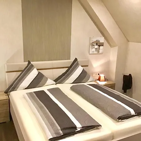 Am Schlossberg Gæstehus 3*
