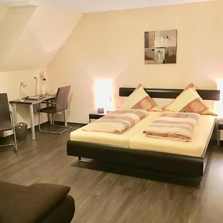 斯伯格城堡山膳食公寓酒店 Reichenberg (Bavaria)
